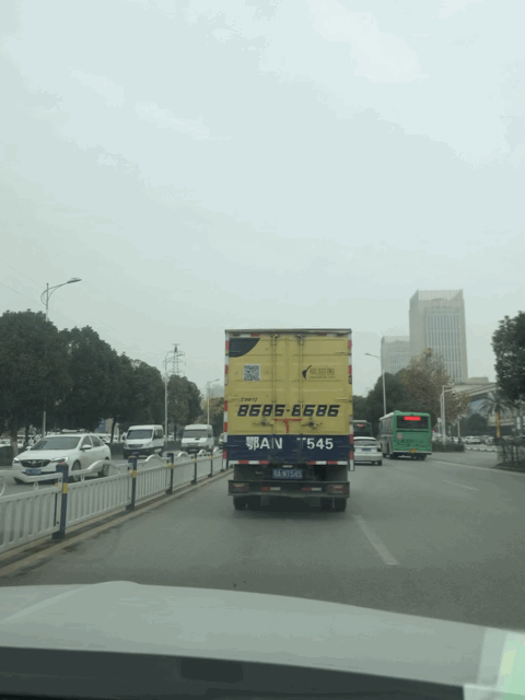 IMB_XMEyoE.gif